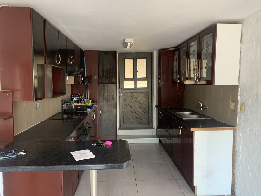 To Let 2 Bedroom Property for Rent in Protea Heights Western Cape